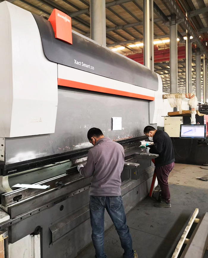 4-axis high-precision Bystronic bending machine (4M can be folded, suitable for processing thickness 3.0-10.0)