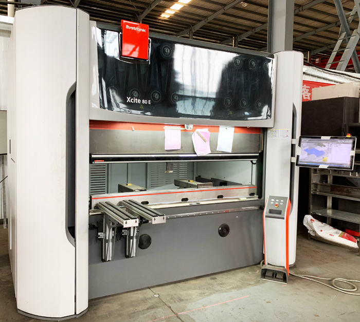 7-axis high-precision Bystronic bending machine (can be folded 2 meters, suitable for processing thickness 0.1-3