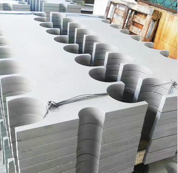 What are the characteristics of stainless steel thick plate?